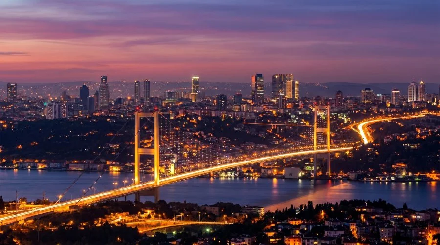 After its main office at Mersin Port Plus X-Large, Çaniler opens its new Istanbul office at Emaar.